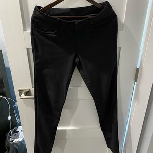 Lululemon ABC skinny in black Size 30